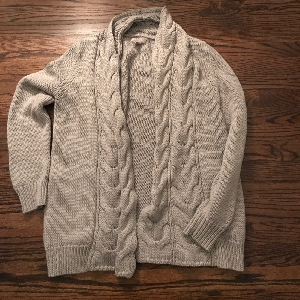 Heavy weight sweater. No buttons.
