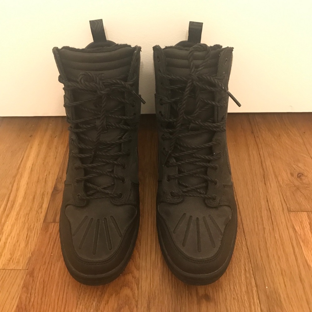 Nike wedge boot
