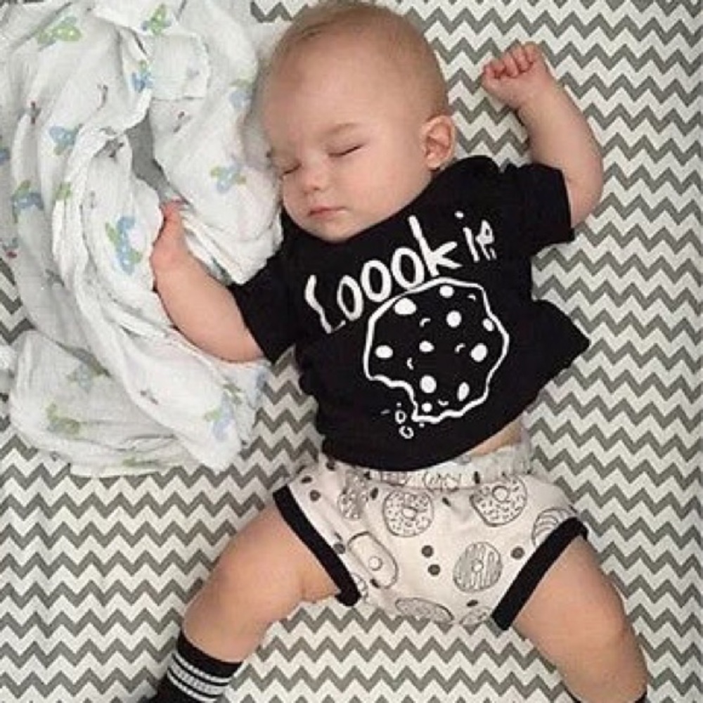 Baby 2 piece graphic tee set🍪 - Picture 1 of 2