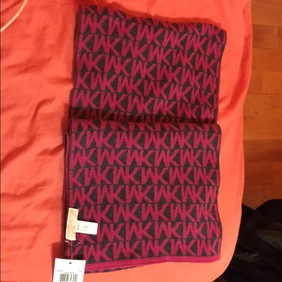 Scarf - Picture 1 of 2