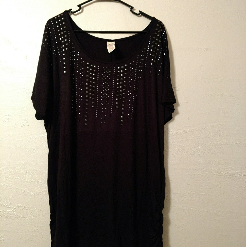 Plus size, black stretchy shirt