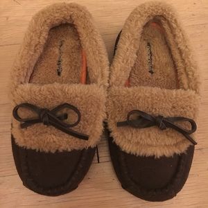 Boys cozy slippers. Size 11/12