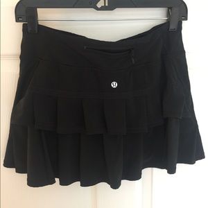Lululemon black size 6 pace setter skirt