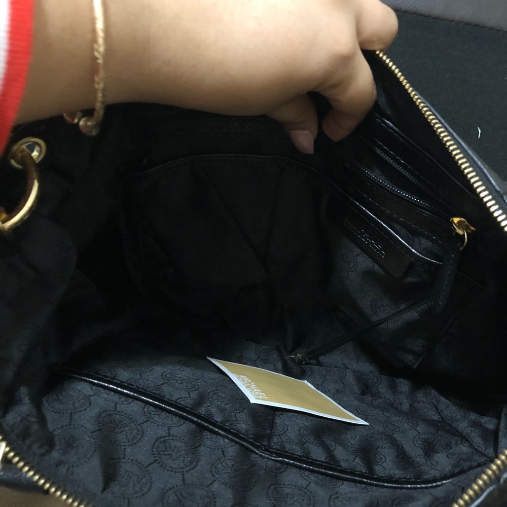 Authentic Michael Kors leather bag.