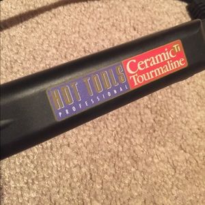 Hot tools 1” ceramic flat iron