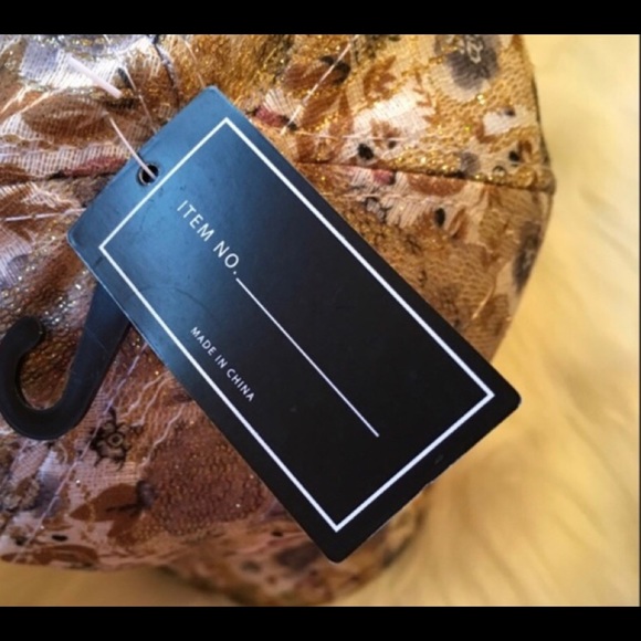 NWT FLIRTY FLORAL CAP. - Picture 7 of 7