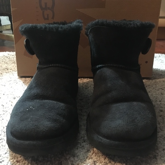 Black UGG boots - Picture 2 of 7