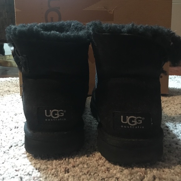 Black UGG boots - Picture 5 of 7