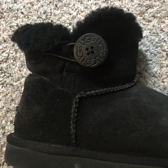 Black UGG boots - Picture 6 of 7