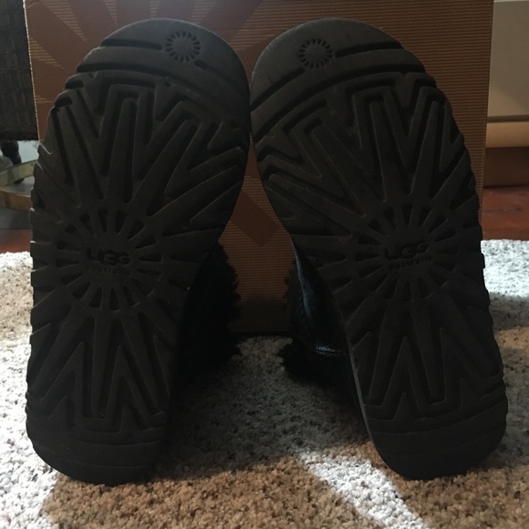 Black UGG boots - Picture 7 of 7