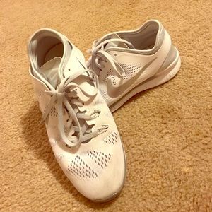 White Nike Free Tr Fit 5