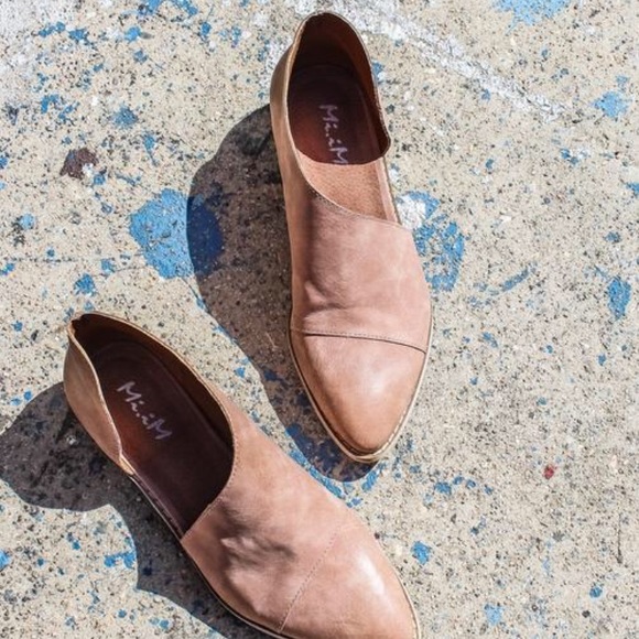 Mi.iM 'Freya' Side Cutout Flats - Picture 3 of 7