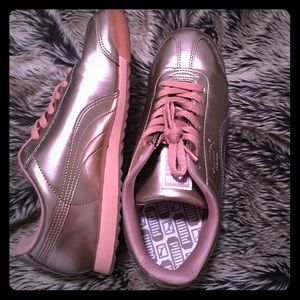 ROSE GOLD PUMAS