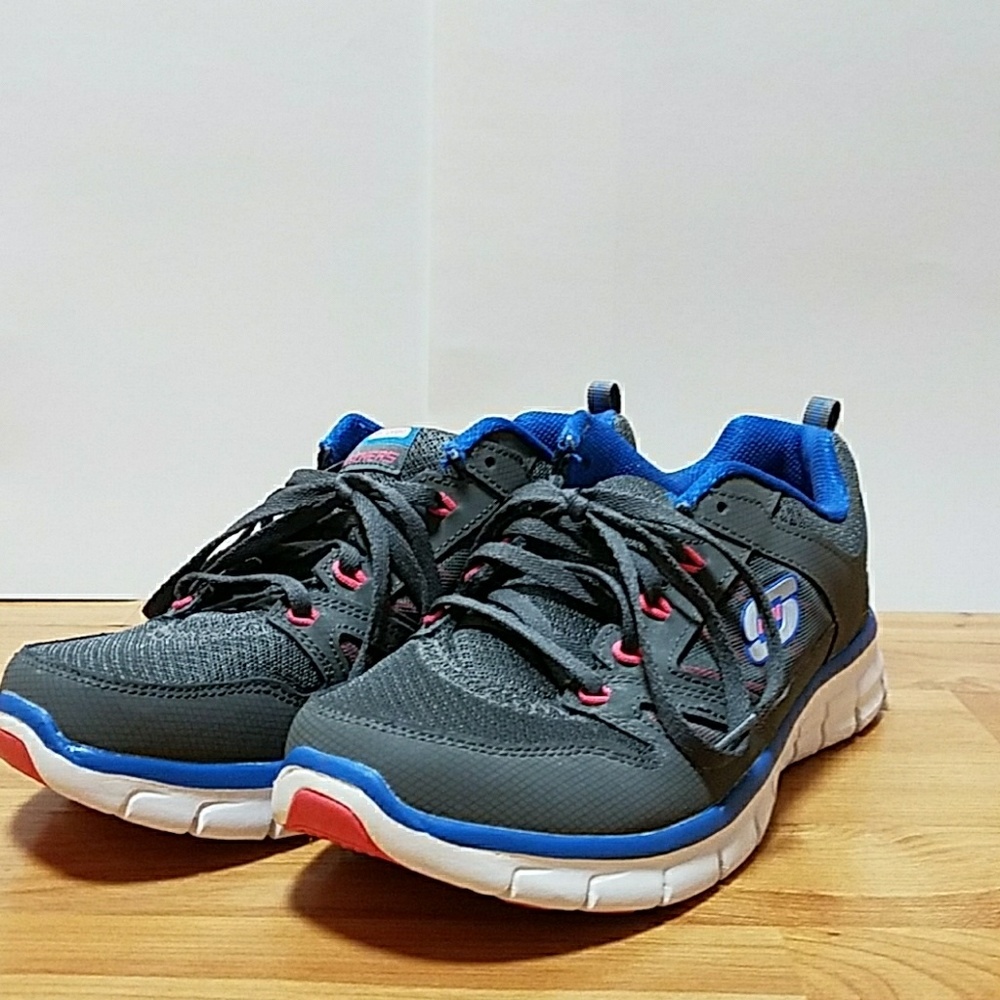 NEW Skechers memory foam sneakers