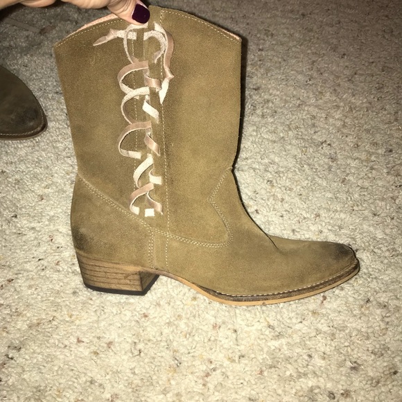 Cowboy boots - Picture 1 of 3