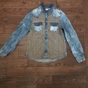 Floral jean shirt, great condition!!!