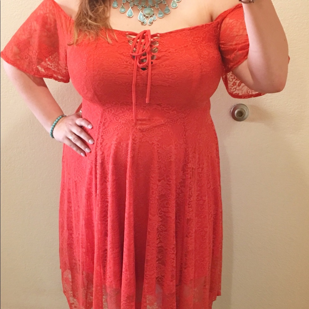 Off-shoulder orange lace detailed dress