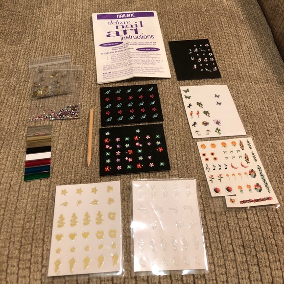 Deluxe Nail Art kit - Picture 2 of 2