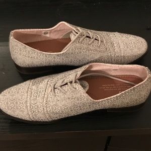 TOMS women’s oxfords