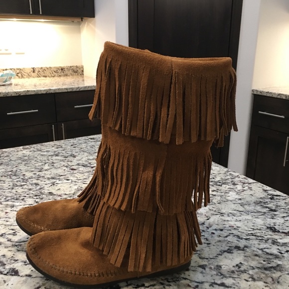 Minnetonka 3 LAYER FRINGE BOOT - Picture 3 of 5