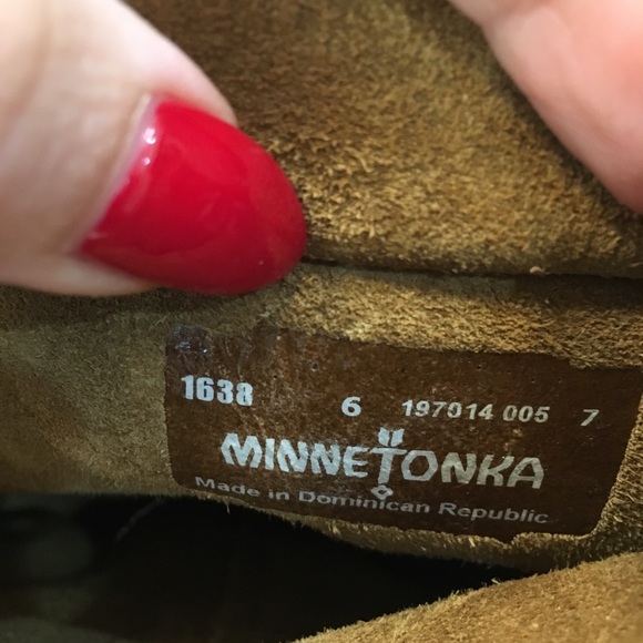 Minnetonka 3 LAYER FRINGE BOOT - Picture 5 of 5