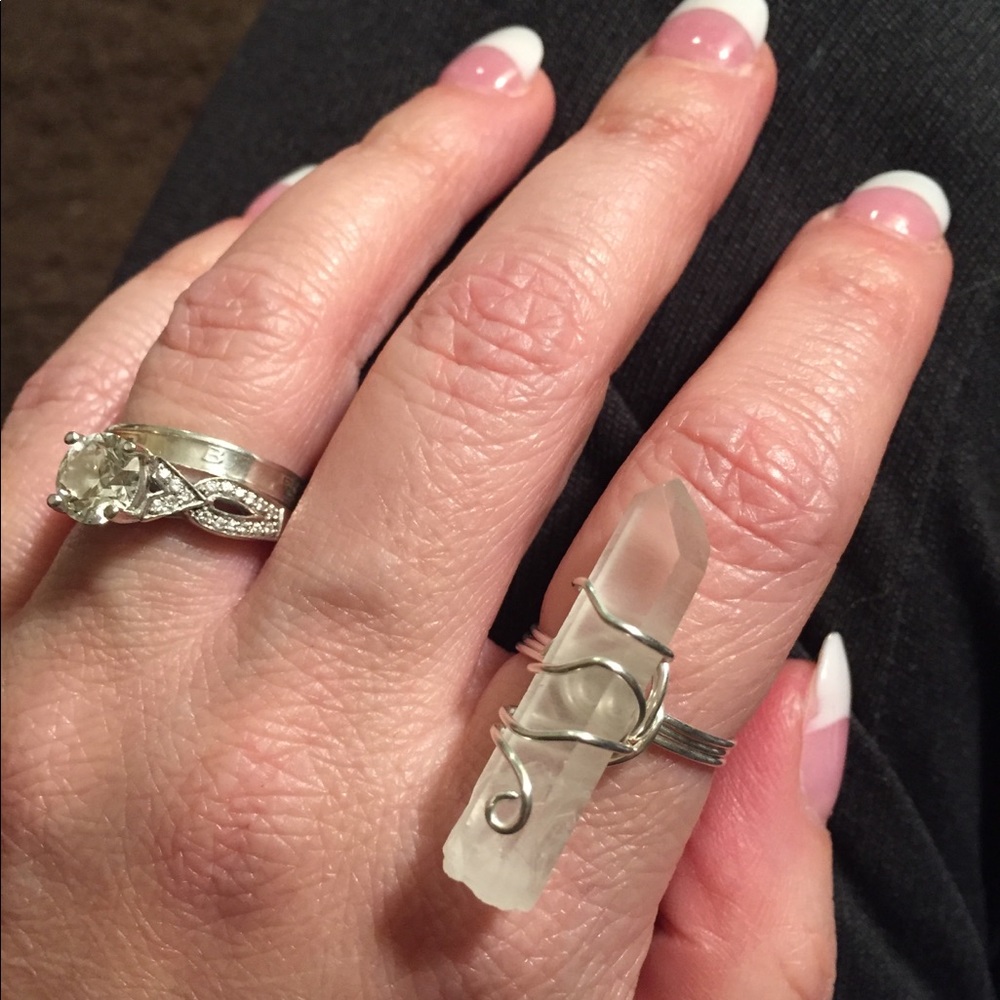 Quartz crystal ring
