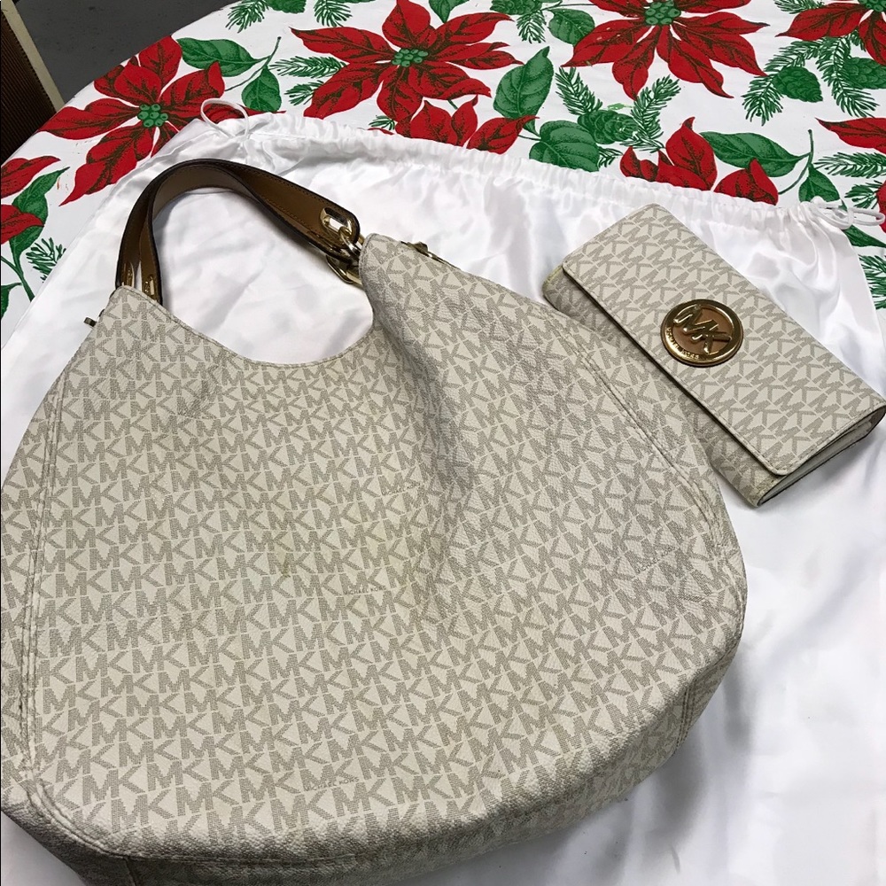 SOLD !!!!!!!!Michael Kors handbag/matching wallet