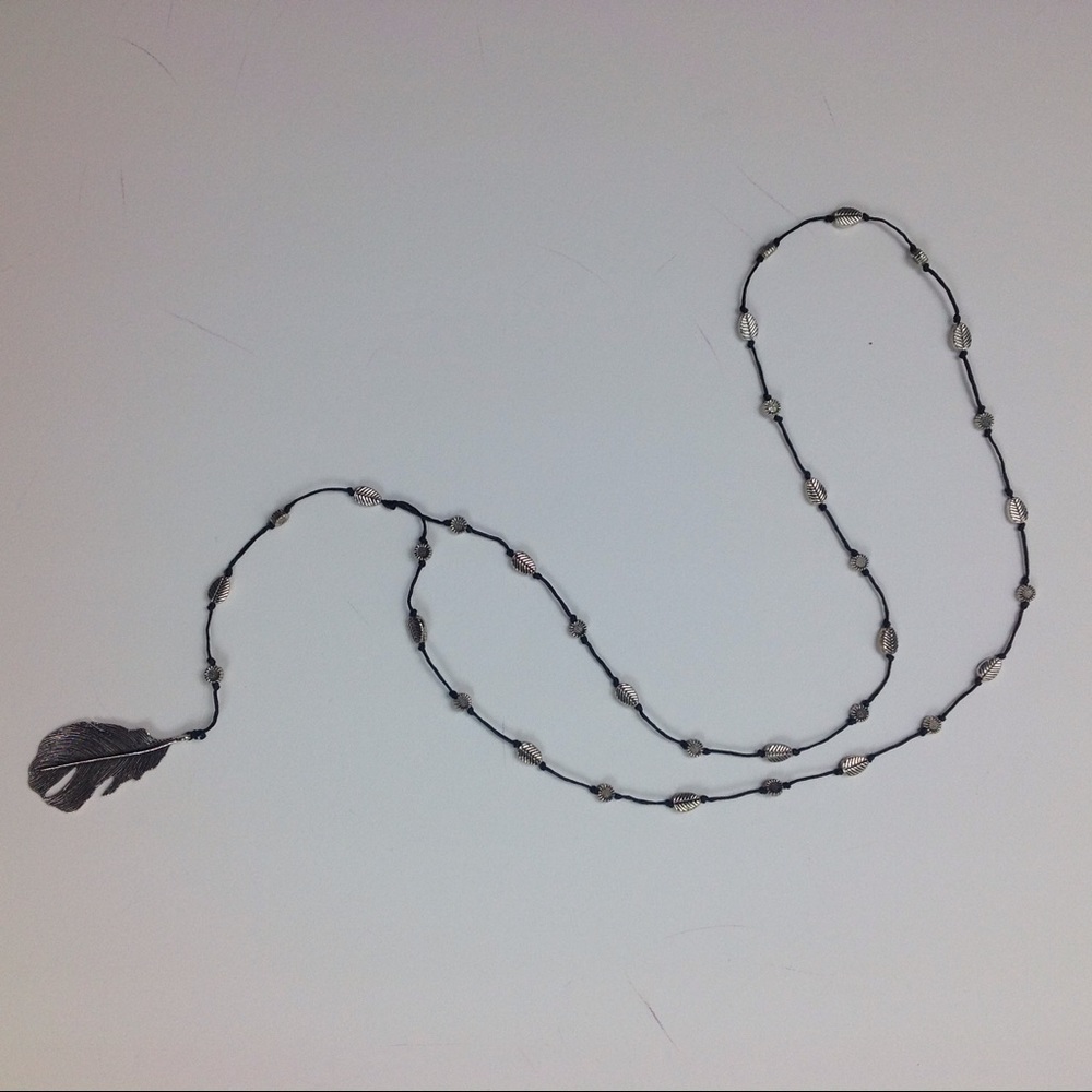 Feather lariat necklace NWOT