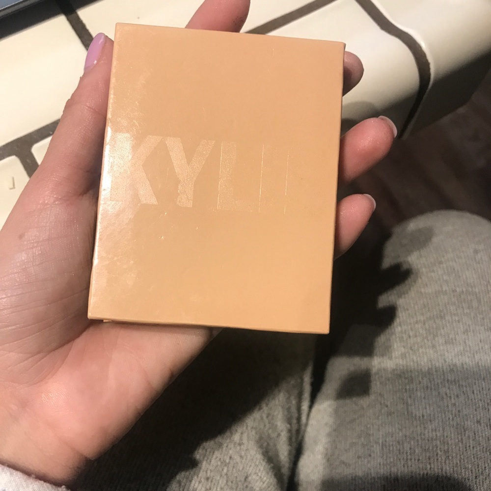 Kylie cosmetics highlighter