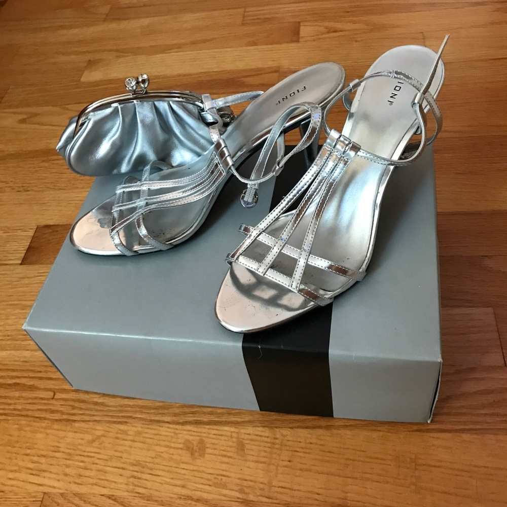 Open Toe Silver Sandals with clutch