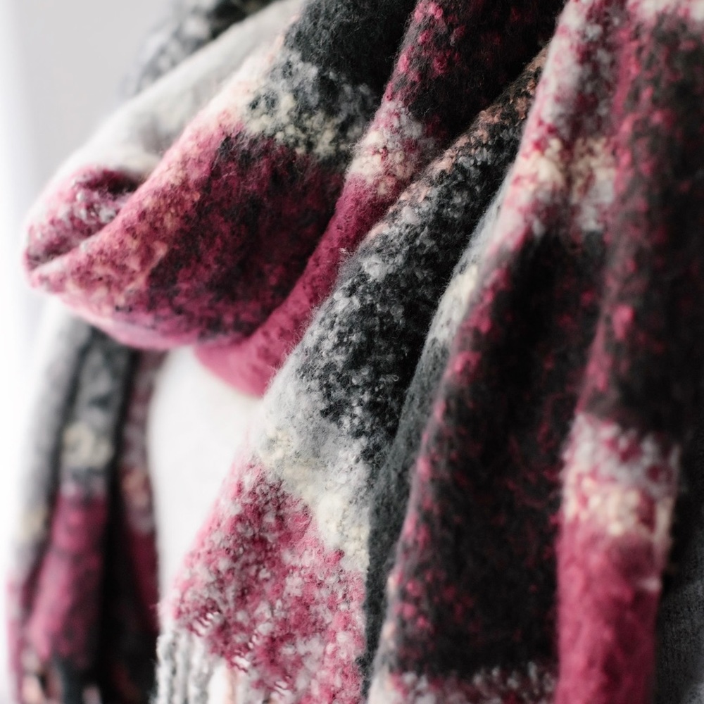 🔃Park Ave Lux Plaid Scarf - Picture 2 of 8