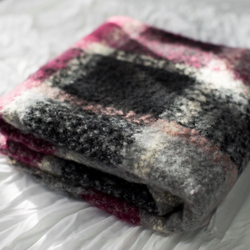 🔃Park Ave Lux Plaid Scarf - Picture 7 of 8