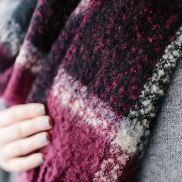 🔃Park Ave Lux Plaid Scarf - Picture 6 of 8