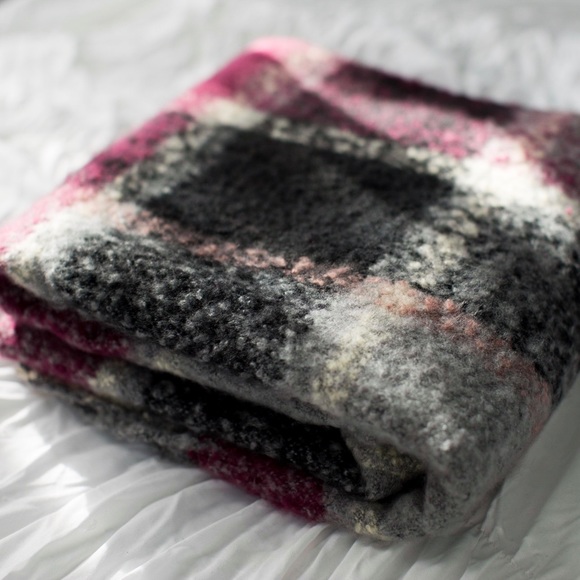 🔃Park Ave Lux Plaid Scarf - Picture 7 of 8