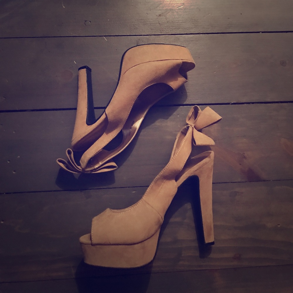 Size 9 tan heels