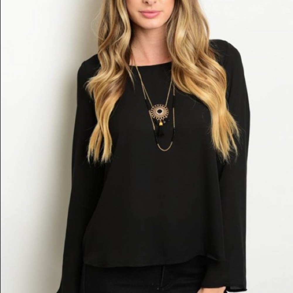 Host pick🌟🖤Black top 🖤with gold chain- Top - Picture 2 of 4