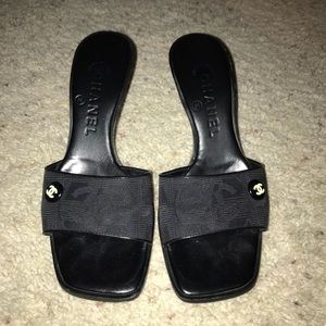 Vintage Chanel - kitten heel mules