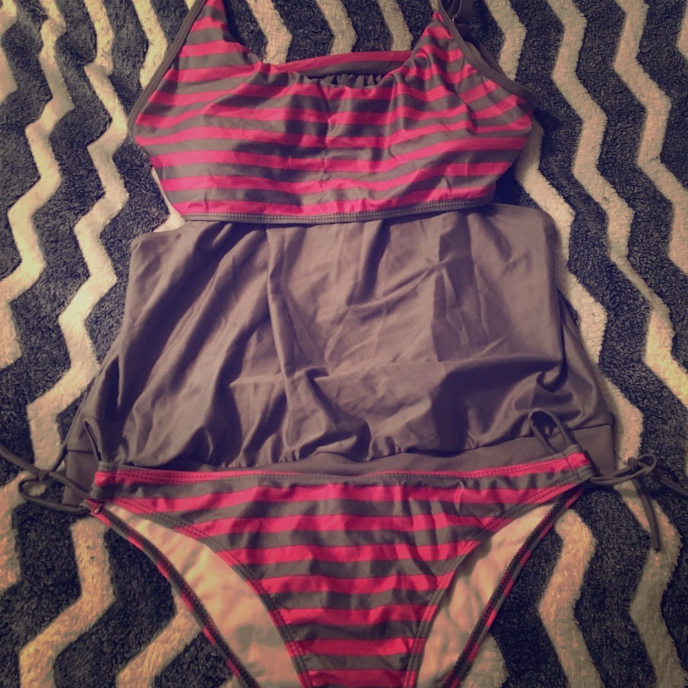 🍍Pink and Gray Striped Two Piece Sporty Tankini