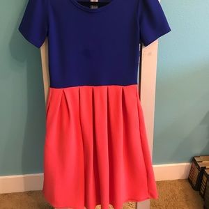 Small LuLaRoe Amelia