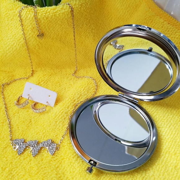 🚫 SOLD🚫 Butterfly Necklace, Earrings and Mirror - Picture 2 of 3