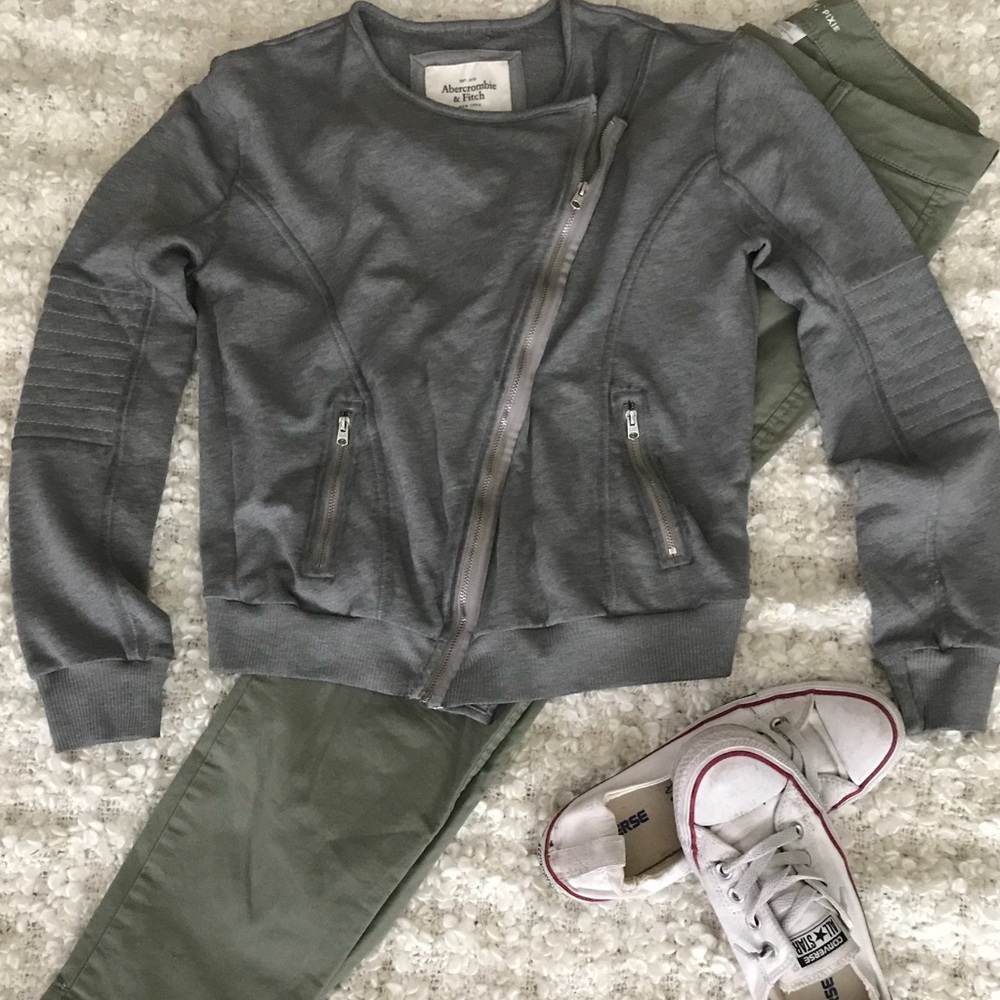 Abercrombie & Fitch thin sweatshirt
