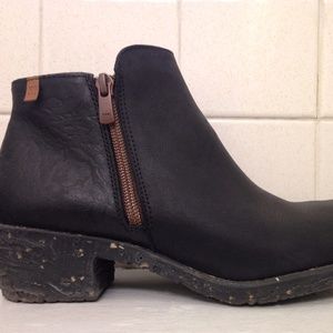 El Naturalista Black bootie