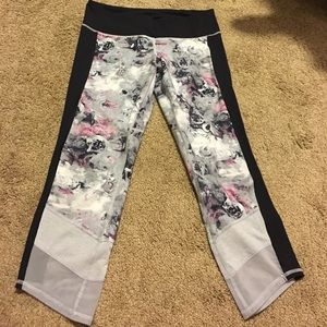 Navy blue flower cropped leggings