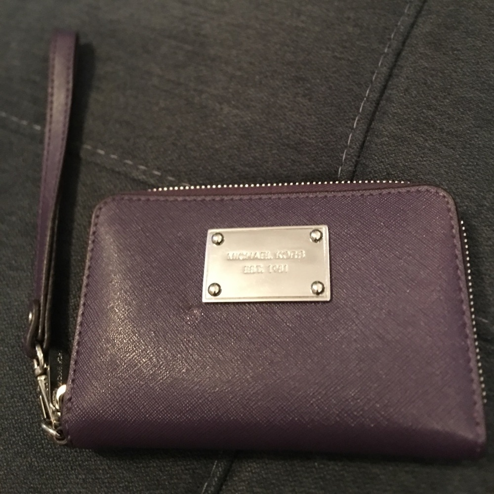 Michael Kors iPhone Wristlet