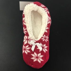 Snowflake ❄️Red/White Comfy Slippers Sz XL