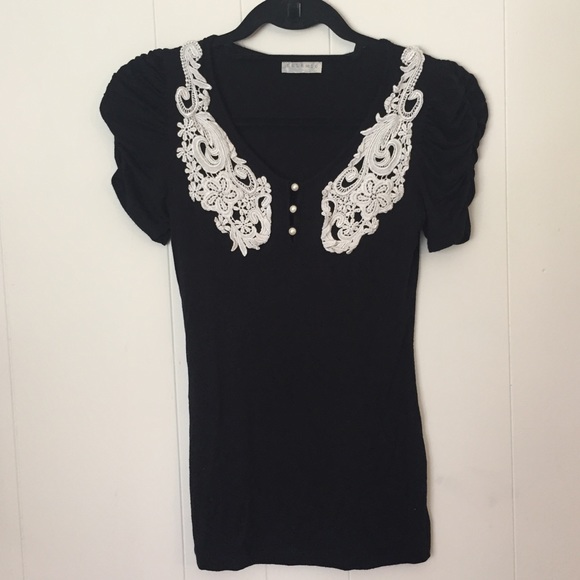 Black short sleeve with cream colored lace - Picture 5 of 6