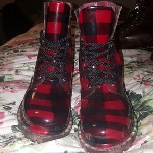 Rubber combat boots (Dirty laundry)