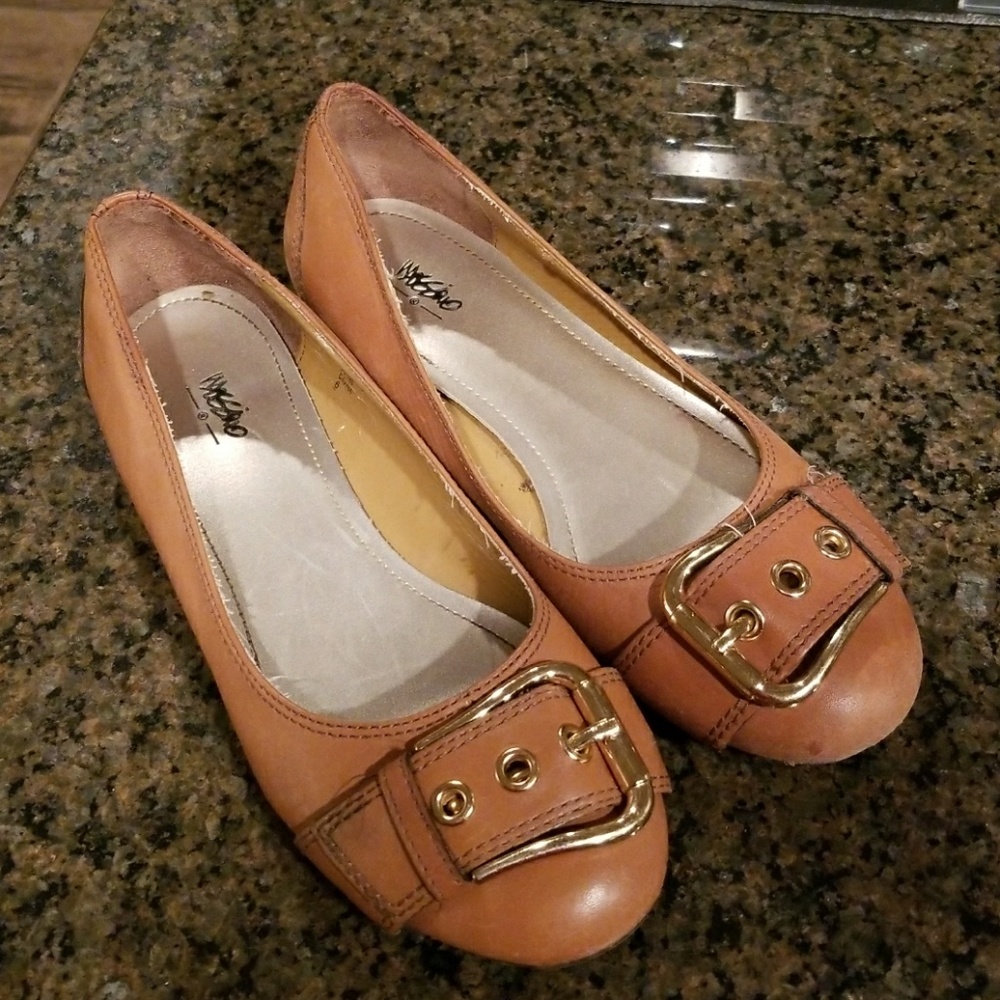 Mossimo tan flats with buckle