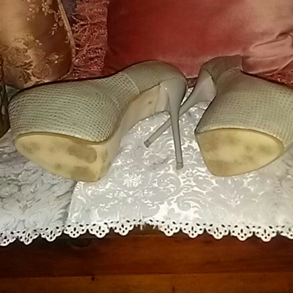 Shoes - Picture 2 of 4
