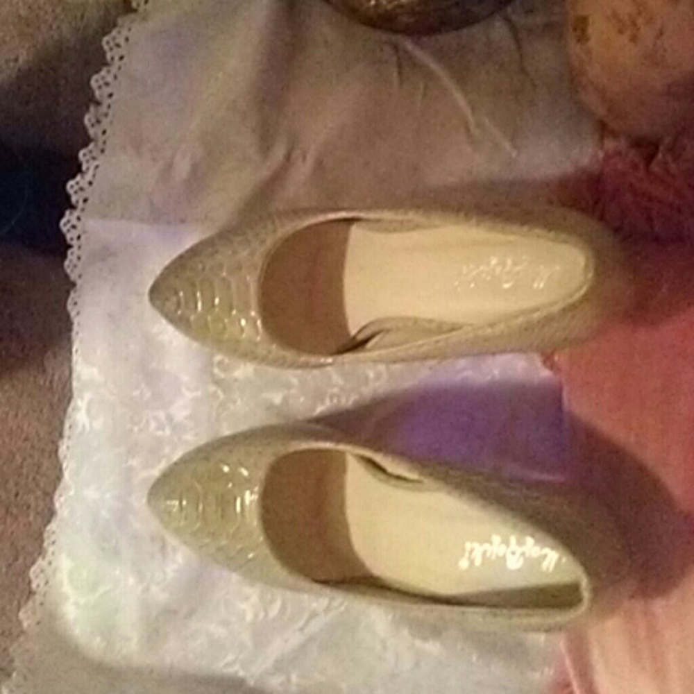 Shoes - Picture 4 of 4